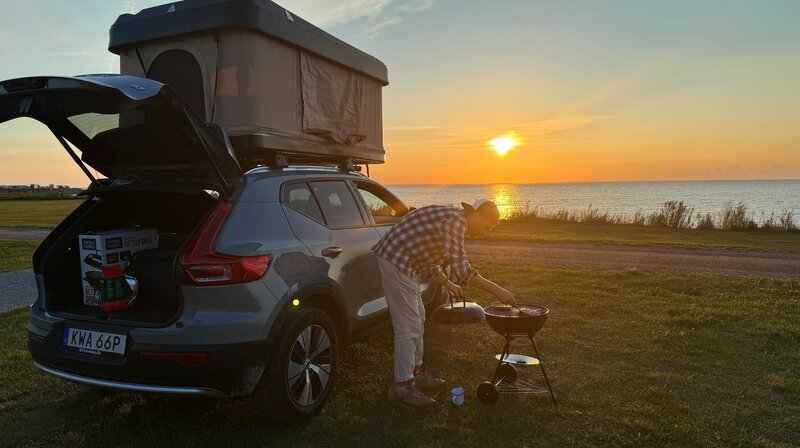 Urlaub in Schweden ist besonders beliebt bei Familien und Naturfans. Moderator Johannes Zenglein campt auf Öland. – Bild: SWR /​ SWR Presse/​Bildkommunikation