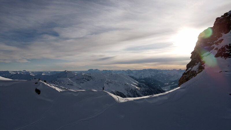 Skitourengeher in der Winterlandschaft der Zirknitz. – Bild: Leopold Fuchs / ORF / ORF III Skitourengeher in der Winterlandschaft der Zirknitz. – Bild: Leopold Fuchs / ORF / ORF III