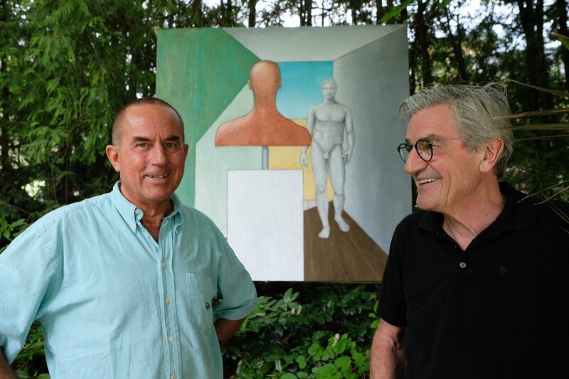 Die Spezialität von Kunstmaler Max Leonhard sind wetterfeste Silikon-Bilder für den Garten. Rechts: Franz X. Gernstl. – Bild: BR/megaherz gmbh/HP Fischer Die Spezialität von Kunstmaler Max Leonhard sind wetterfeste Silikon-Bilder für den Garten. Rechts: Franz X. Gernstl. – Bild: BR/megaherz gmbh/HP Fischer