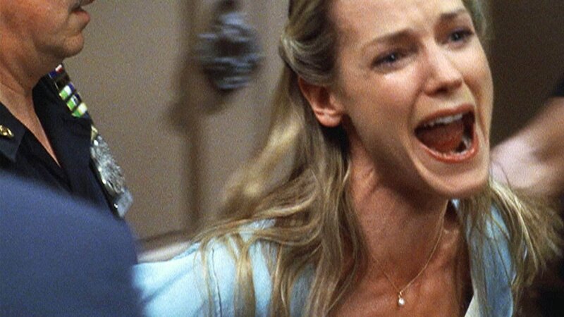 Der Ermordete war abhängig von Schmerzmitteln. Die Krankenschwester Nelda (Francie Swift) gerät ins Visier der Ermittler. – Bild: MG RTL D