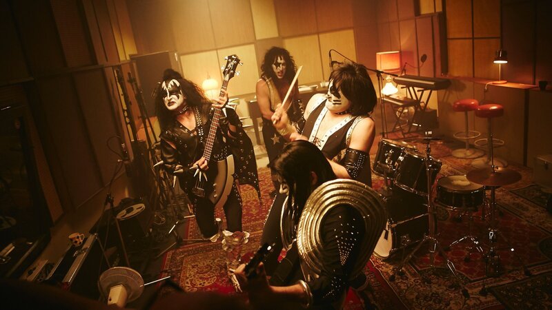 Mit Kiss im Studio (vlnr.: Holger Stockhaus, Alexander Schubert, Max Giermann, Carsten Strauch). – Bild: ZDF und Kristof Galgoczi Nemeth