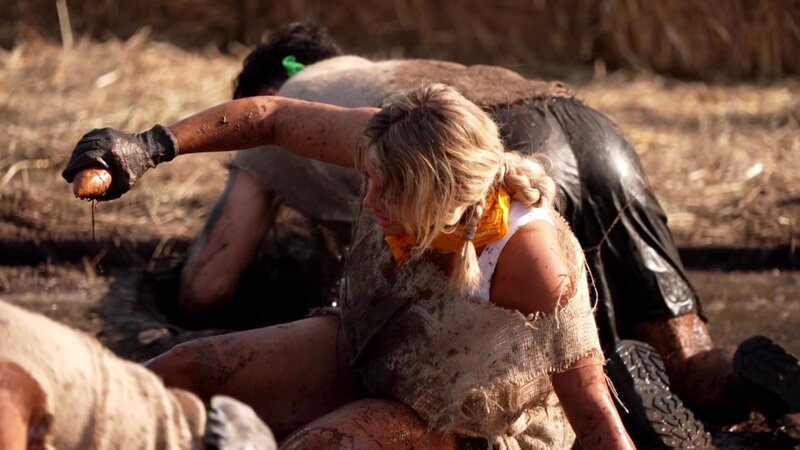 Die Safety Challenge „Kartoffel-Mätsch“ steht an. Gleichzeitig lockt eine Versuchung: Wer genug aus dem Jackpot bietet, kauft sich einen Nominierungsschutz. – Bild: RTLZWEI