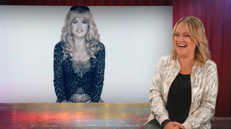 Komikerin Lisa Feller liebt den Humor von Anke Engelke (l). – Bild: WDR