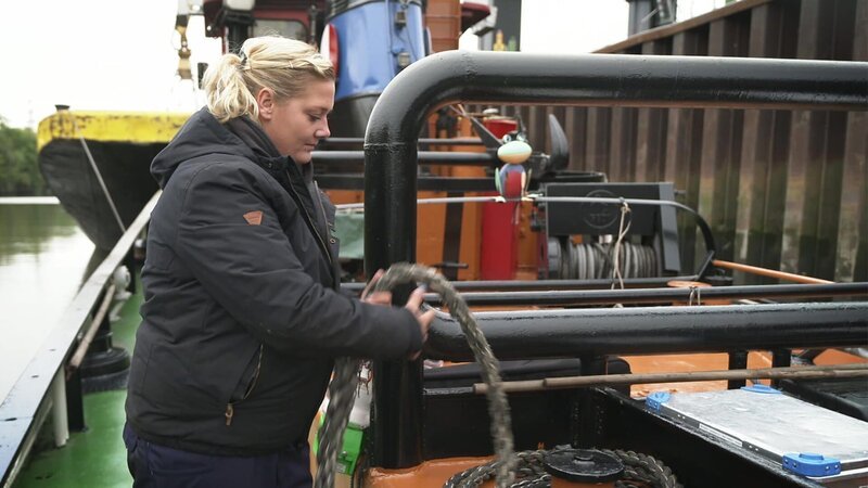 The Port of Hamburg is the largest employer in the Hanseatic city. In the past only men were used around the docks, but that has changed over time. – Bild: DMAX
