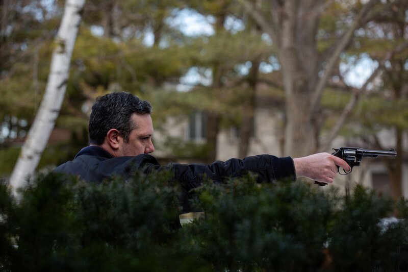 Der Mann richtete eine Waffe auf ihn. – Bild: Luciano Capasso /​ zlwFmental /​ Crime + Investigation /​ Luciano Capasso Photography