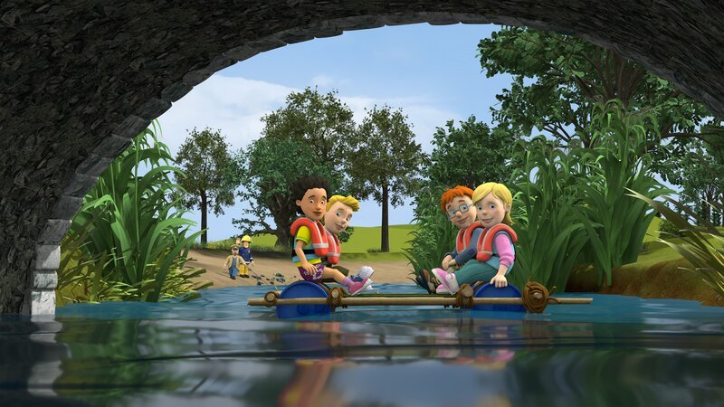 Mandy, Sarah, James und Norman wollen heute ihr Floßbau-Abzeichen bekommen. Ob ihr Floß den Anforderungen genügt? – Bild: KiKA/​Prism Art & Design Limited