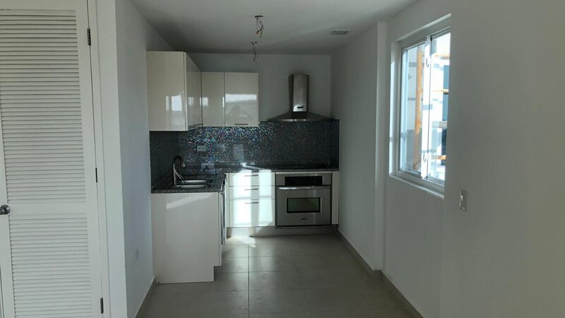 Kitchen of Blue Marine property in St Maarten. As seen on HGTV’s Caribbean Life. – Bild: Discovery, Inc.