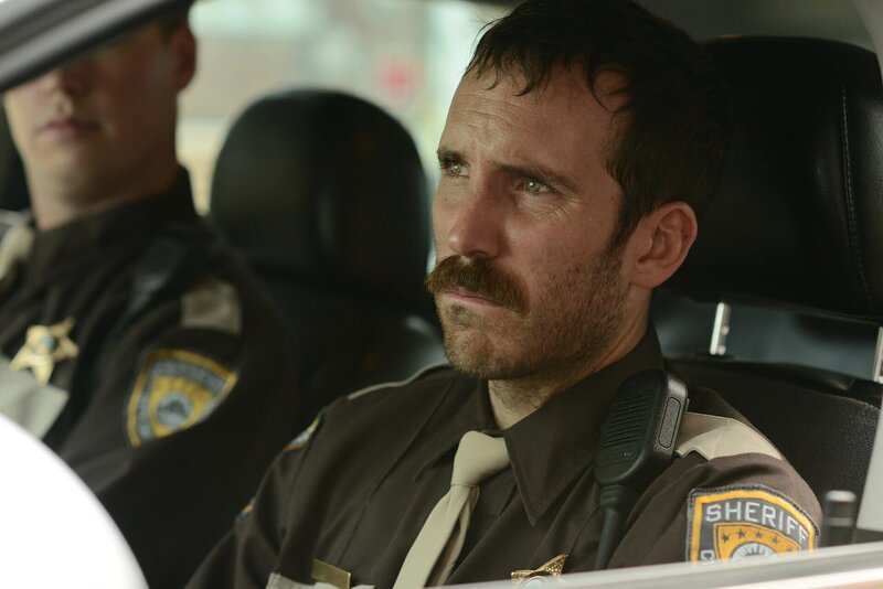 Thomas M. Wright als Sheriff Wade Houghton – Bild: Sony Pictures Television Inc. and Tribune Entertainment Company, LLC