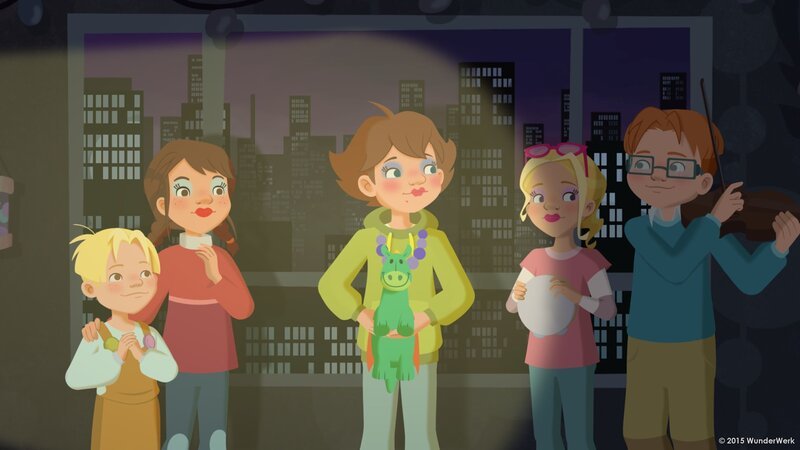 „Wir Kinder aus dem Möwenweg“, „Wir beschatten Voisins /​ Wir sind Popstars.“ Wir beschatten die Voisins’Räuber und Gendarm’ zu spielen, macht unglaublich viel Spaß. Insbesondere wenn es gelingt, tatsächlich einen Räuber zu fangen. Wie Petja meint, kann man keiner Menschenseele richtig trauen. Vor allem Herr Voisin wirkt auf die Kinder aus dem Möwenweg verdächtig. Als sie geheimnisvolle Kisten in seiner Garage entdecken, beschließen Tara und ihre Freunde, ihren Nachbarn zu beschatten. Wir sind PopstarsEs sind Sommerferien, doch von der Sonne fehlt seit Tagen jede Spur. Die ganze Zeit regnet es. Langsam plagt die Kinder aus dem Möwenweg vor lauter Nichtstun schreckliche Langeweile. Da hat Jul auf einmal eine tolle Idee: Zusammen mit ihren Freunden will sie ein Popkonzert für die ganze Nachbarschaft veranstalten! – Bild: ZDF/​WunderWerk GmbH