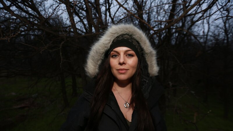 Katrina Weidman ext. day – Bild: Travel Channel. /​ Focus (Scripps) /​ © 2019, Discovery, Inc. All Rights Reserved.