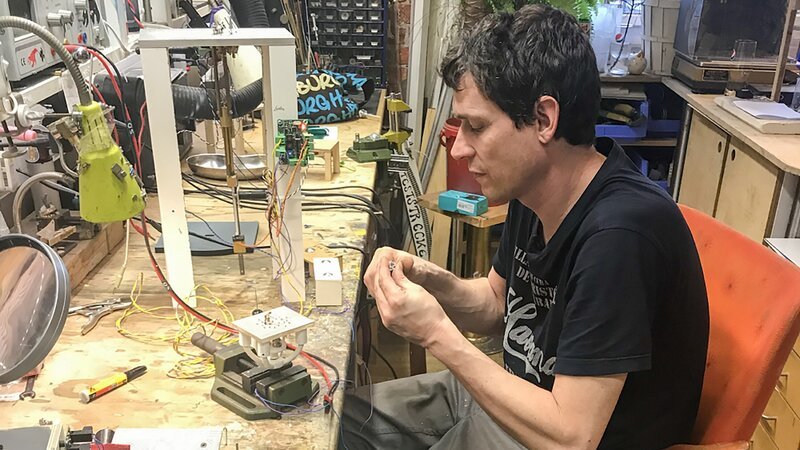 Modellbauer Stefan Dombrowski. Die Verwendung des sendungsbezogenen Materials ist nur mit dem Hinweis und Verlinkung auf TVNOW gestattet. – Bild: TVNOW /​ SPIEGEL TV