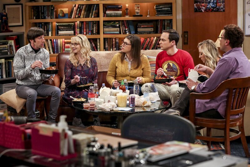 (v.l.n.r.) Howard (Simon Helberg); Bernadette (Melissa Rauch); Amy (Mayim Bialik); Sheldon (Jim Parsons); Penny (Kaley Cuoco); Leonard (Johnny Galecki) – Bild: © Warner Bros. /​ Michael Yarish /​ Michael Yarish