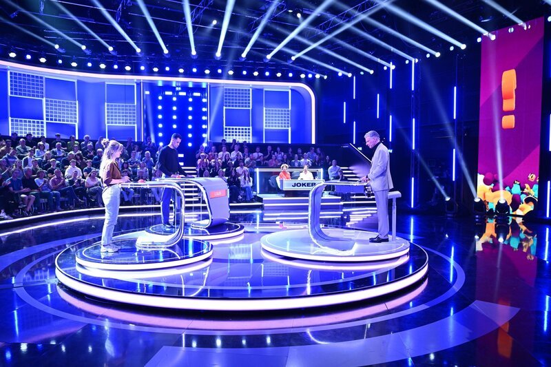 (v.l.n.r.) Lisa; Louis; Arabella Kiesbauer; Max Giesinger; Jörg Pilawa – Bild: Joyn /​ Willi Weber