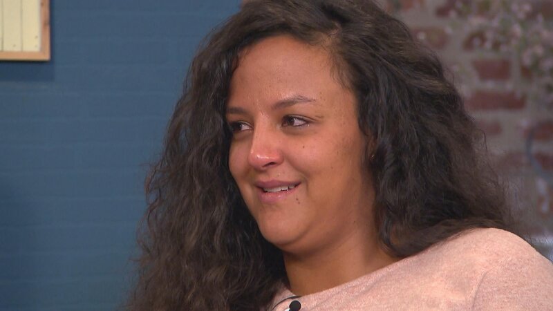 Lydia (Bild) ist auf der Suche nach ihrem leiblichen Vater und hofft dabei auf die Unterstützung von Julia Leischik. – Bild: © SAT.1