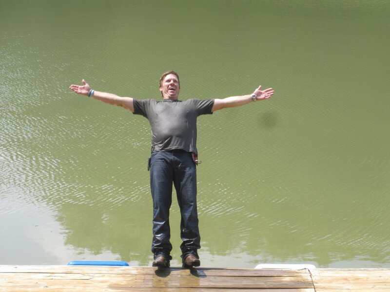 Ein Haus am See? Für Chip ein riesen Spaß … – Bild: HGTV/​Scripps Networks, LLC.