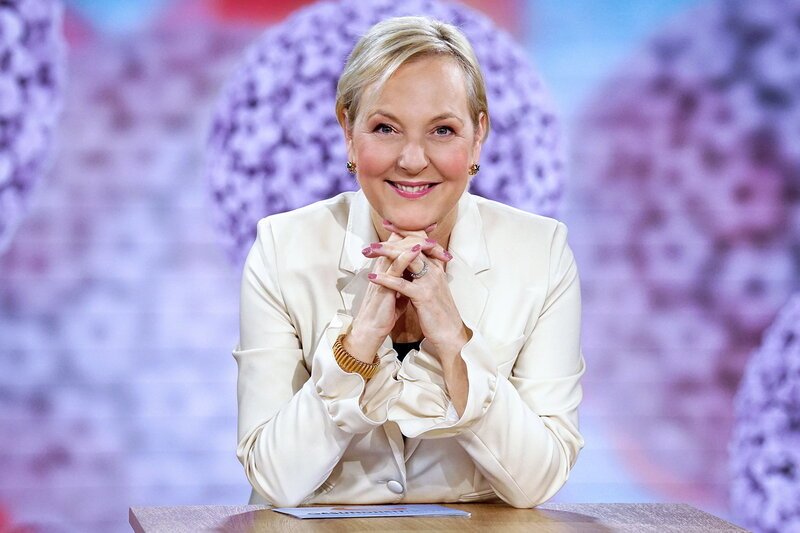 gesundheitheute - Die Gesundheitssendung mit Dr. Jeanne Fürst. Hepatitis E und Gebärmutterhalskrebs. Moderatorin Dr. Jeanne Fürst – Bild: SRF gesundheitheute - Die Gesundheitssendung mit Dr. Jeanne Fürst. Hepatitis E und Gebärmutterhalskrebs. Moderatorin Dr. Jeanne Fürst – Bild: SRF