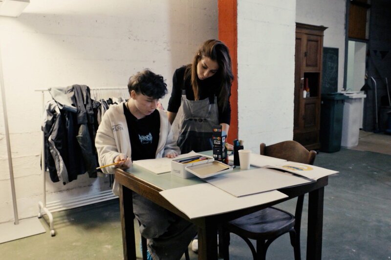 mitenand. Eine zweite Chance für junge Berufs- oder Schulaussteiger. Das Projekt Contreebuto wurde für junge Menschen entwickelt, die ihre berufliche oder schulische Laufbahn unterbrochen haben. – Bild: SRF