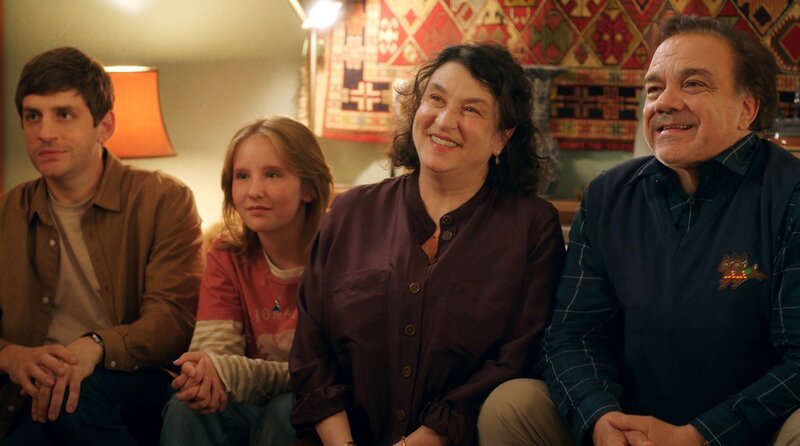 Heile Welt an Weihnachten? Nicht bei Familie Lamarre: (v.l.n.r.) Sohn David (Jules Sagot) und Tochter und Noa (Janaina Halloy), sowie Mutter Carole (Noémie Lvovsky) und Vater Alain (Didier Bourdon) – Bild: SWR/​France-TV Distribution