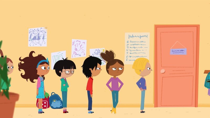 Ein Fall für Maëlys Staffel 1 Folge 25 Sie stehen Schlange vor dem Schulzimmer. – Bild: SRF/​RTS/​Nadasdy Film/​Dschoint Ventschr