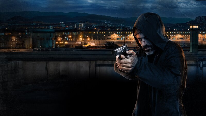 Ex-Polizist Sante Moras (Luca Argentero) muss fliehen. – Bild: ZDF und Francesco Ardau