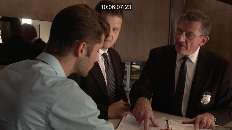 Die Ermittler untersuchen den Fall – Bild: Z/​abacus /​ © Crime + Investigation /​ abacus media