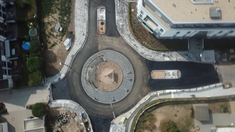 Asphaltierter Kreisverkehr. – Bild: Mediengruppe RTL