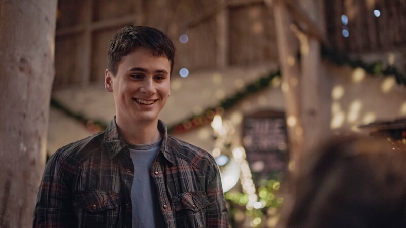 Theis (Oliver Tikotzki) und Solveig verstehen sich gut. – Bild: BR/​TV 2 Denmark, Cosmo Film/​Balthazar Hertel