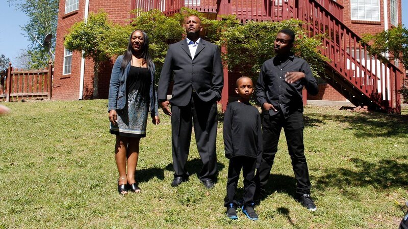 Brown family tour the backyard of house 3 in episode 205, as seen on HGTV’s House Hunters Family – Bild: 2018, Scripps Networks, LLC. All Rights Reserved.