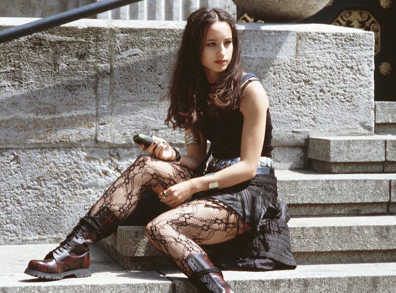 Heike (Stephanie Stumph) plant eine wilde Party auf dem Anwesen ihrer Eltern. – Bild: ARD Degeto/​Hans-Joachim Bischoff