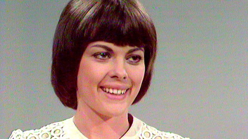 rbb Fernsehen DIE GRÖSSTEN SCHLAGER-KULTHITS DER 70ER, am Freitag (22.01.21) um 20:15 Uhr. Große Schlagerperlen nonstop. Mit Hits von Mireille Mathieu, Lena Valaitis, Michael Holm, Reinhard Mey, Bata Ilic und vielen mehr. – Mireille Matheiu. – Bild: rbb