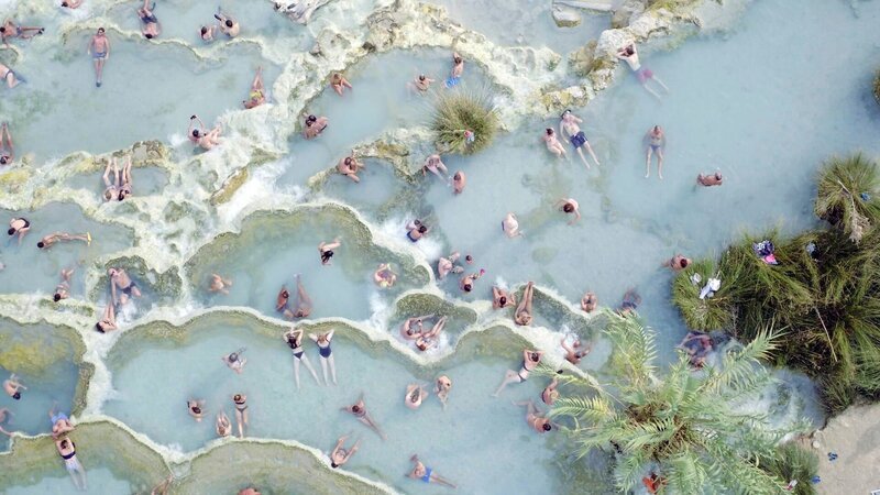 Die Therme von Saturnia – Bild: FLORIANFILM