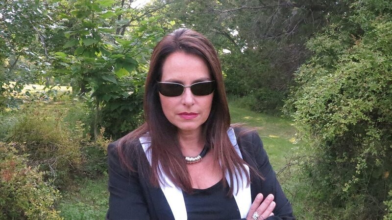 Aphrodite Jones in the woods. – Bild: Discovery Communications