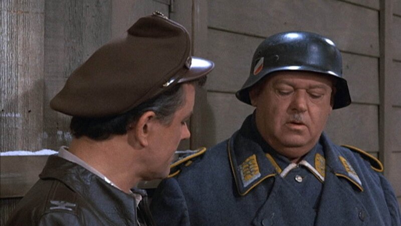 Colonel Wilhelm Klink (Werner Klemperer) – Bild: TVNOW