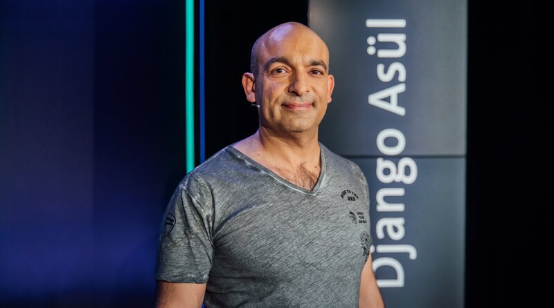 Kabarettist Django Asül. – Bild: BR/​Max Hofstetter