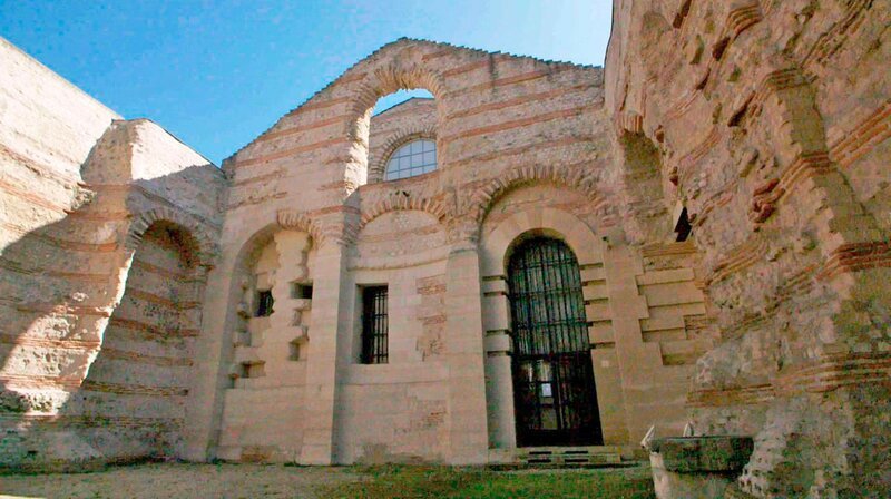Paris. Die keltische Siedlung Lutetia ist wehrhaft. Die Römer können sie zunächst nicht einnehmen. Beim zweiten Feldzug erbauen sie am linken Seineufer eine römische Siedlung. – Bild: phoenix/​ZDF