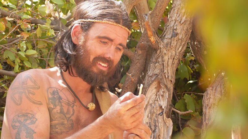 Jared schaut sich einen Stock an. – Bild: Discovery Communications LLC