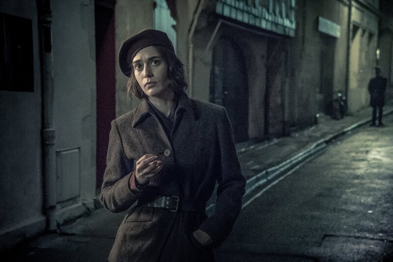Carla Monroe (Lizzy Caplan). – Bild: Sky Deutschland AG /​ Nik Konietzny /​ Bavaria Fiction GmbH