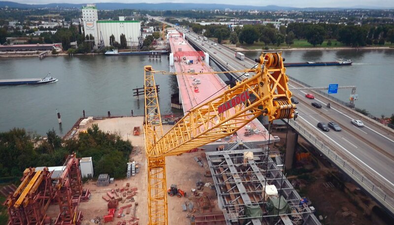 Blick auf die Schiersteiner Brücke über den Rhein. – Bild: HR