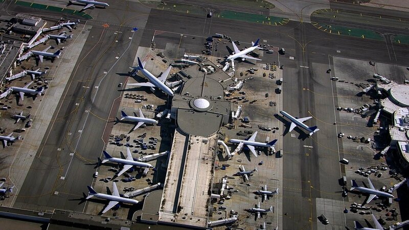 Flughafen  +++ Die Verwendung des sendungsbezogenen Materials ist nur mit dem Hinweis und Verlinkung auf RTL+ gestattet. +++ – Bild: RTL /​ CAPA