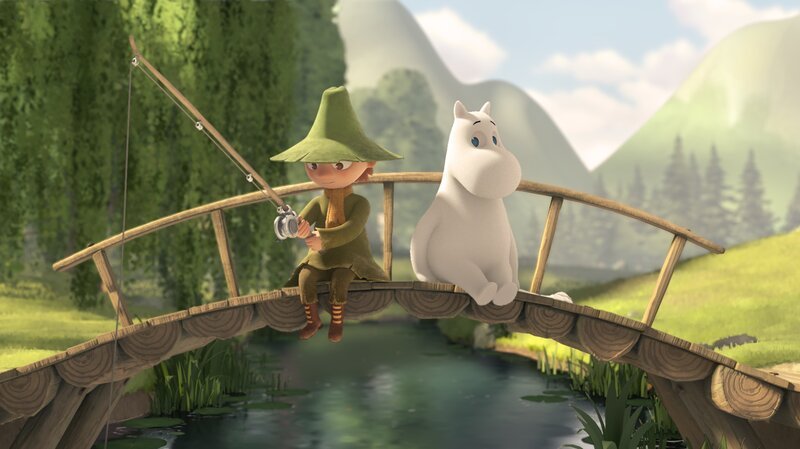 Mumintroll (re.) und Snufkin (li.) beenden den aufregenden Tag beim Angeln. – Bild: ZDF und Moomin Characters /​ Gutsy Animations