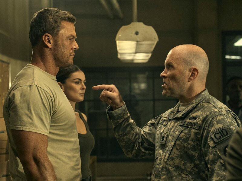 L-R: Jack Reacher (Alan Ritchson), Karla Dixon (Serinda Swan), Hortense Fields (Josh Blacker) – Bild: PH Select