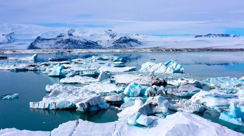 Die monumentale Gletscherlagune Jökulsárlón im Süden der Islands. – Bild: NDR/​elb motion pictures GmbH