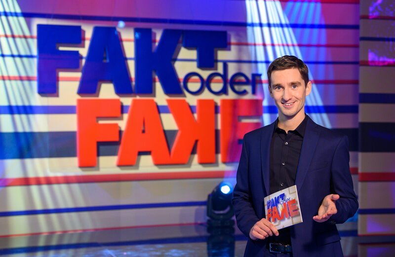 Moderator Clemens Maria Schreiner. – Bild: ORF 1