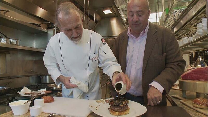 Andrew Zimmer (r.) is there in the MGM Grand Garden Arena when excellent chefs pay homage to the exceptional athlete at the stove. – Bild: Discovery Channel