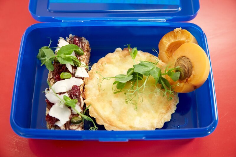 Mini-Quiche in der Pausenbox. – Bild: ORF 1