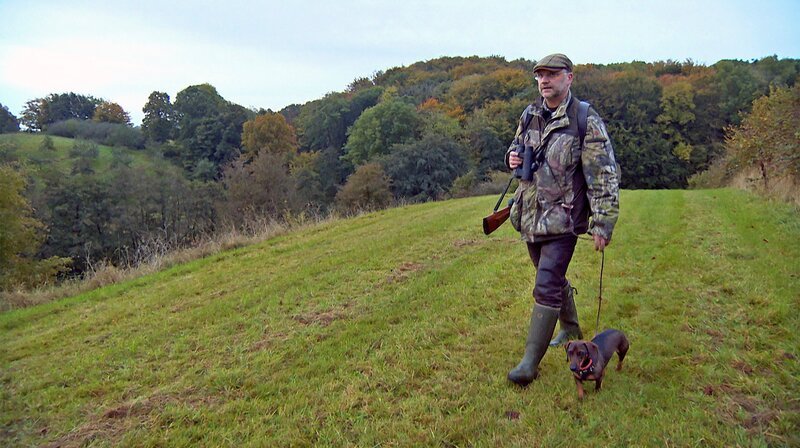 Michael Klinger ist seit 25 Jahren Jäger und leitet inzwischen die Jägerausbildung in Flensburg. – Bild: NDR/​produktion clipart