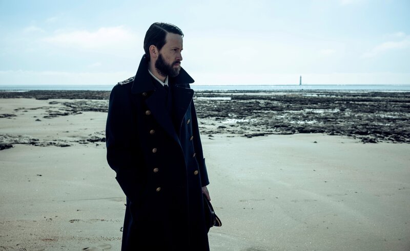 Robert Ehrenberg (Franz Dinda), Besatzungsmitglied auf U-612 unter Ulrich Wrangel, kämpft mit seinem Gewissen. – Bild: Stephan Rabold /​ Sky Deutschland AG /​ Bavaria Fiction GmbH