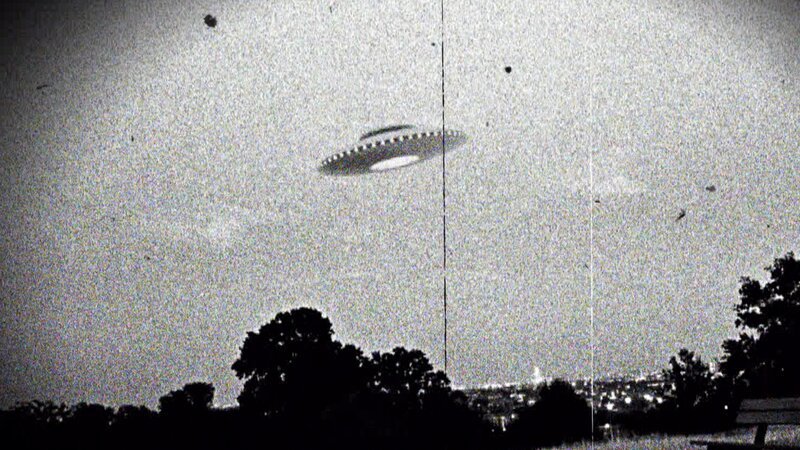 Foto der angeblichen UFO-Begegnung in Westall, bei der mehr als 200 Schüler und Lehrer an zwei staatlichen Schulen im Bundesstaat Victoria angeblich Zeuge eines ungeklärten Flugobjekts wurden, das in ein nahegelegenes offenes Wildgrasfeld herabstürzte. – Bild: Photo 12 /​ Universal Images Group via Getty /​ Universal Images Group Editorial