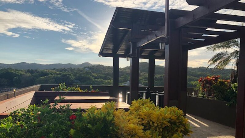 View from Iguana Penthouse property in Roatan, Honduras. As seen on HGTV’s Caribbean Life – Bild: Discovery, Inc.