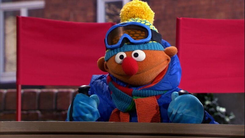 Ernie ist gut vorbereitet. Der Winter kann kommen! – Bild: NDR/​Sesame Workshop